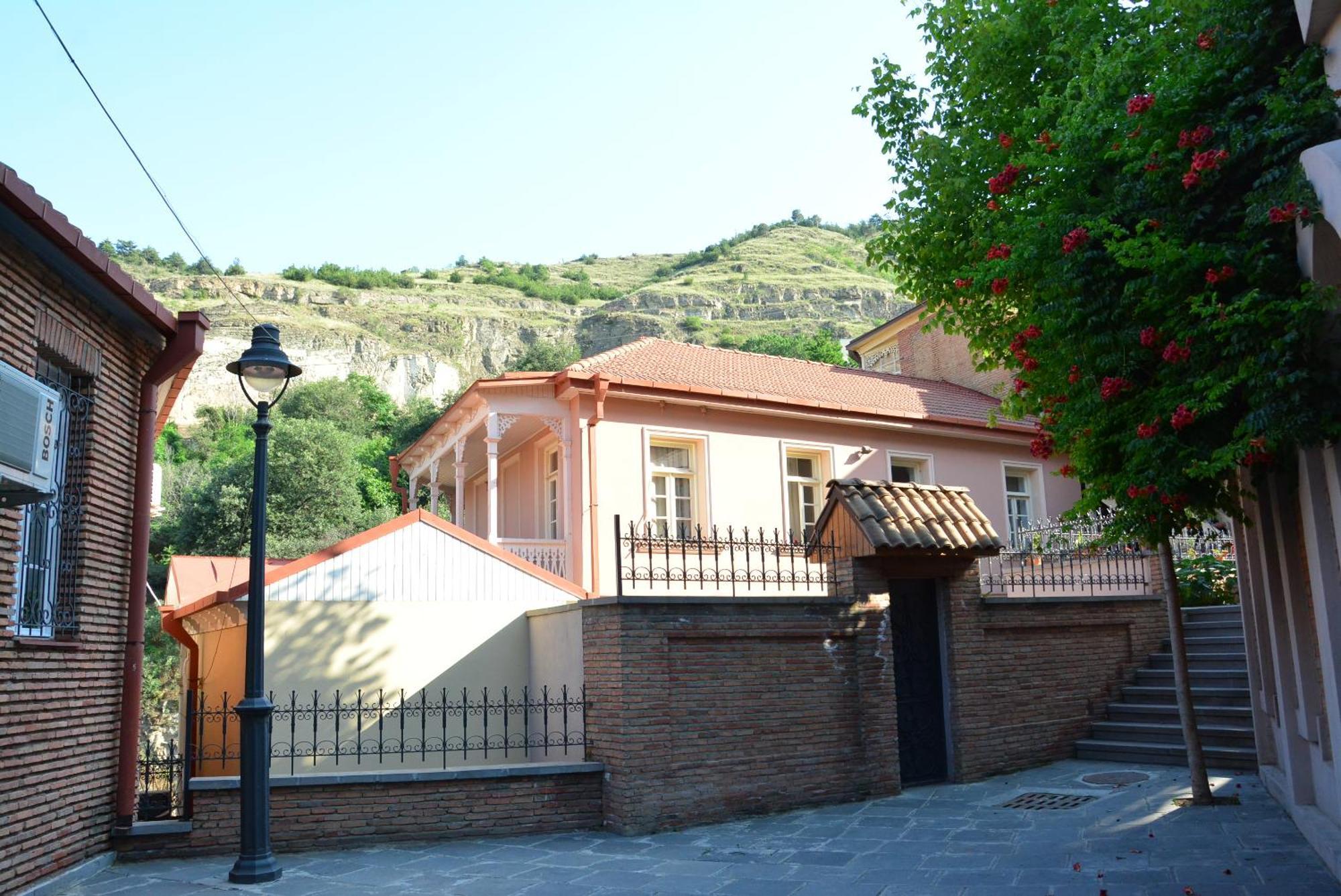 Hotel Canyon Tbilisi Bagian luar foto