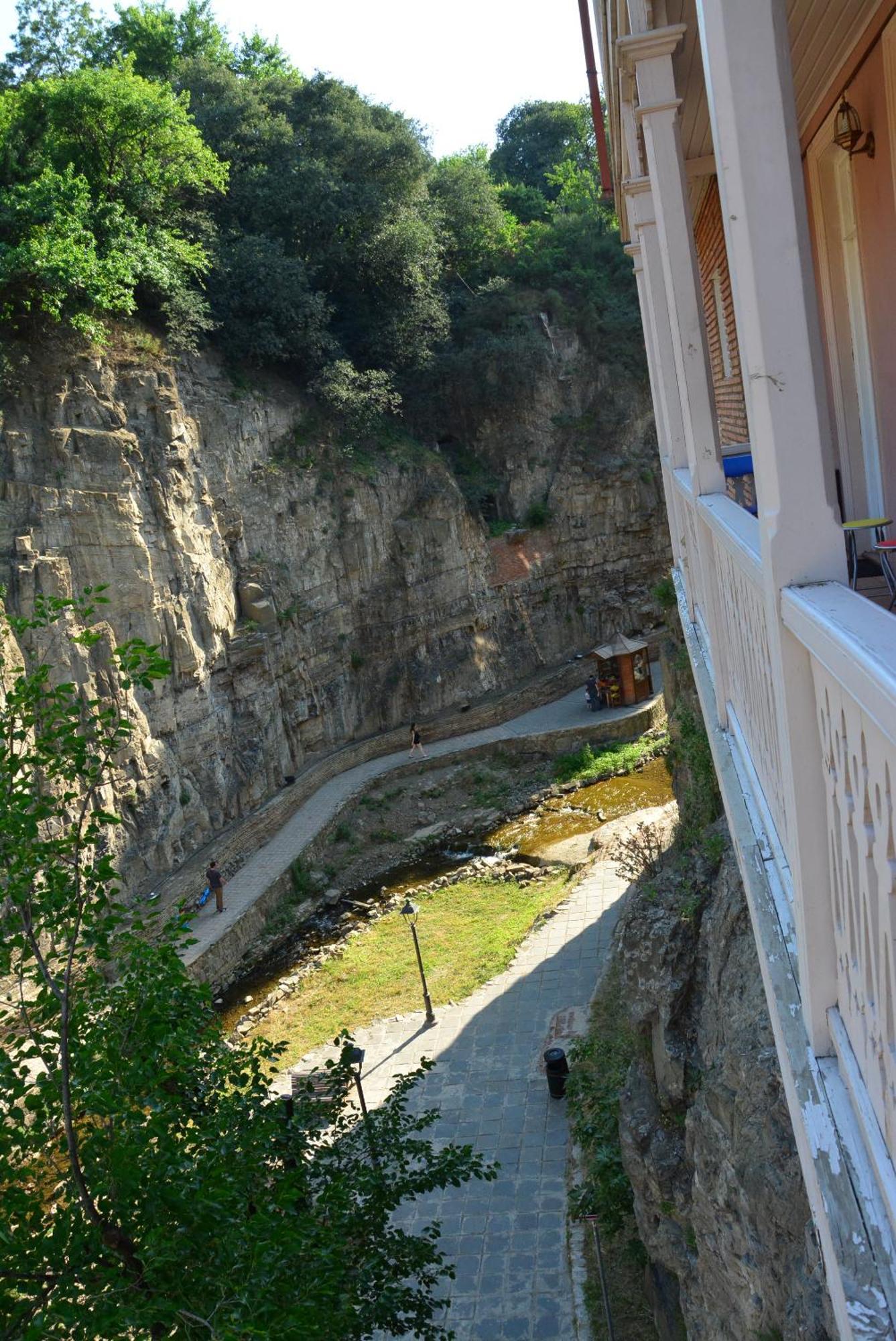 Hotel Canyon Tbilisi Bagian luar foto