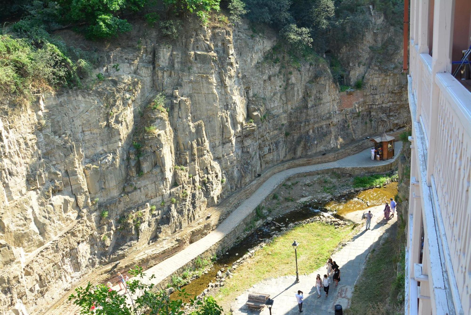 Hotel Canyon Tbilisi Bagian luar foto
